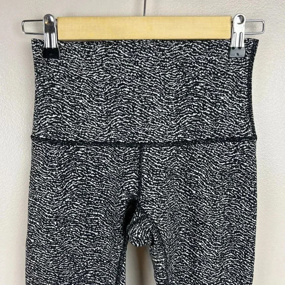 Lululemon Wunder Under Pant Leggings Size 4 Luon Ripple Black White Athletic - Picture 4 of 8